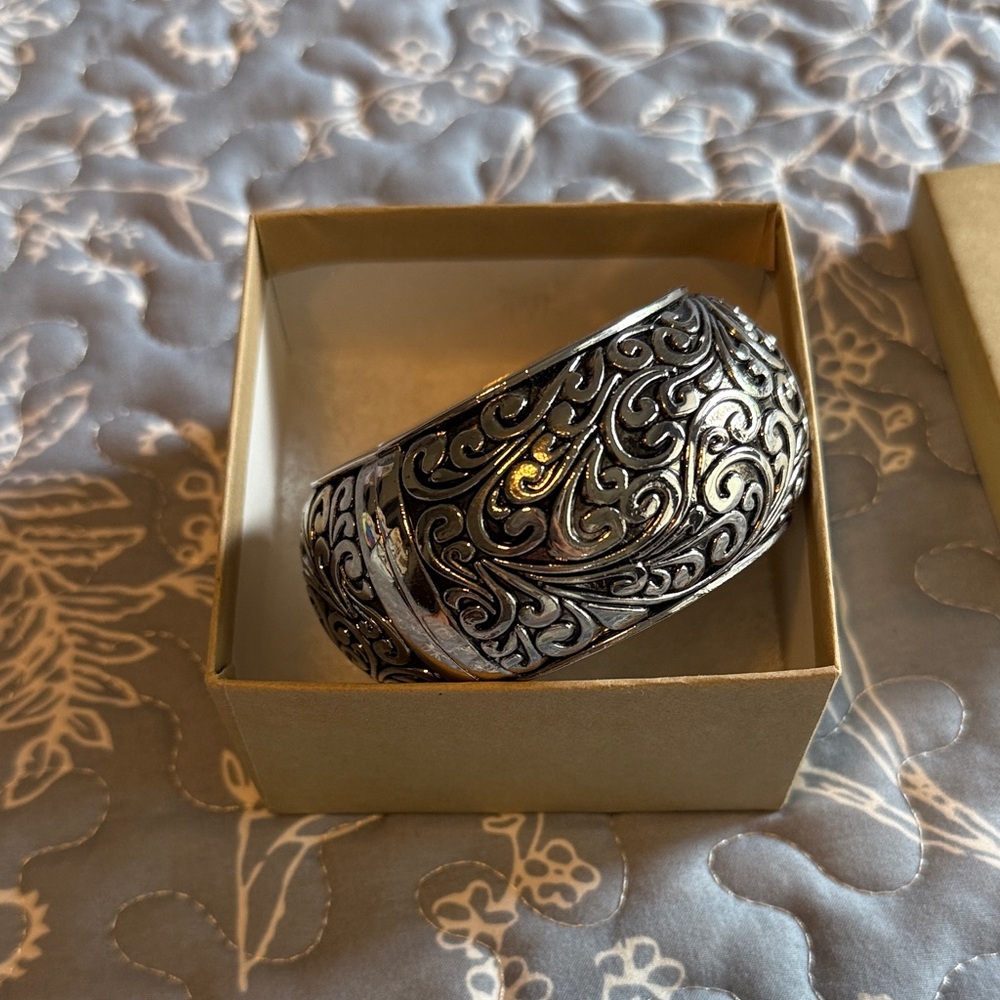 Elegant Silver Jawbone Women's Bracelet to Cover Fitness Tracker